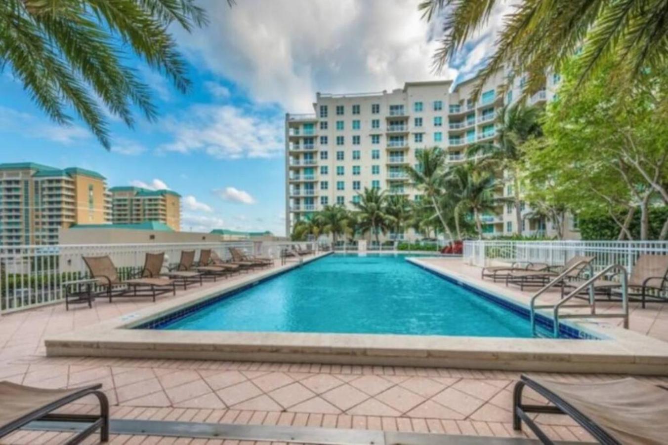 Apartment In Casa Costa Condo!Beach Pass Included 보인톤비치 외부 사진